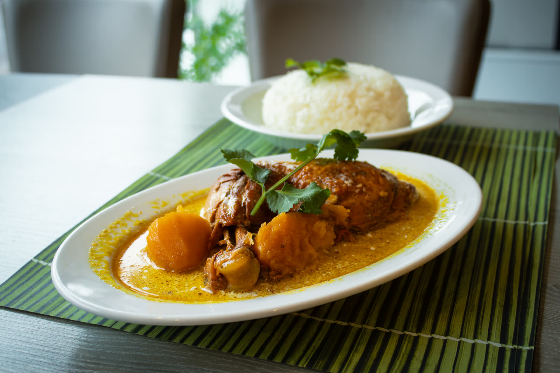 Vietnamese curry met rijst bij Quang Minh
